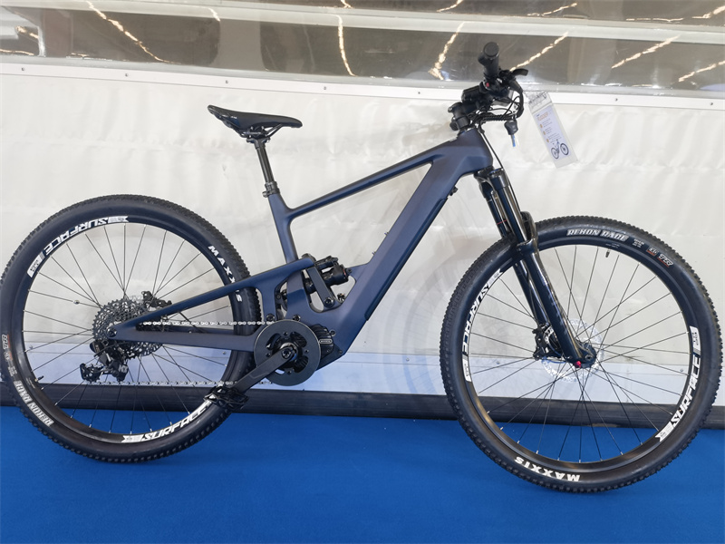 Komplettes Fahrrad mit LCE971 Enduro-Rahmen