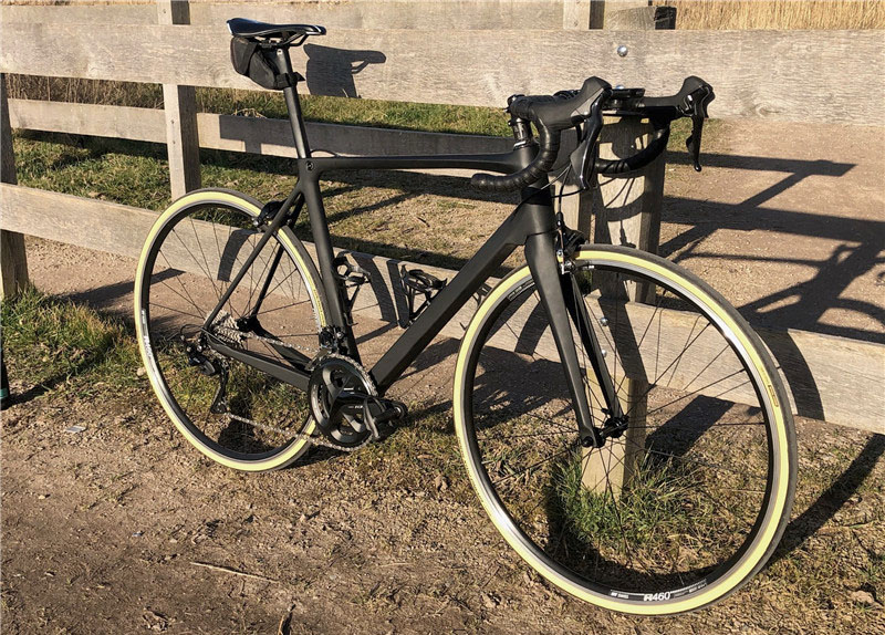 Komplettes Fahrrad mit LCR007-V-Rennrad-Carbonrahmen
